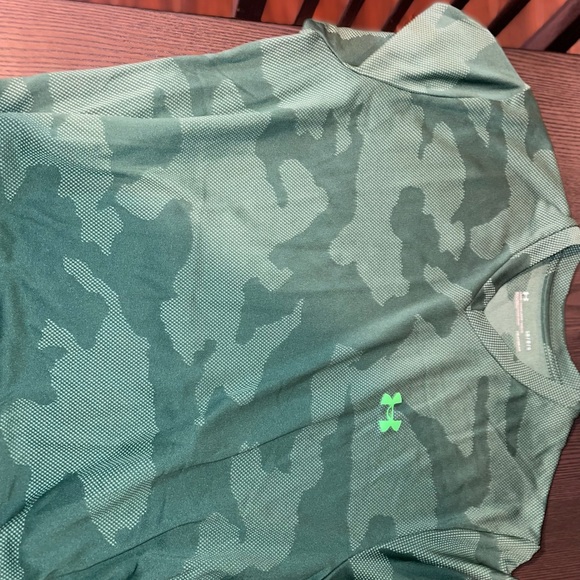 Under armour v neck - Picture 2 of 2